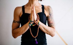 prière bracelet mala bouddhiste